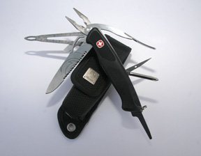 Wenger Alinghi knife/multi-tool - image {image:count}