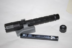 Peli 8060 LED torch - image {image:count}