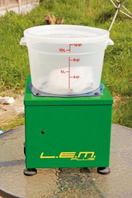 LEM Electromagnetic Case Cleaner - image {image:count}