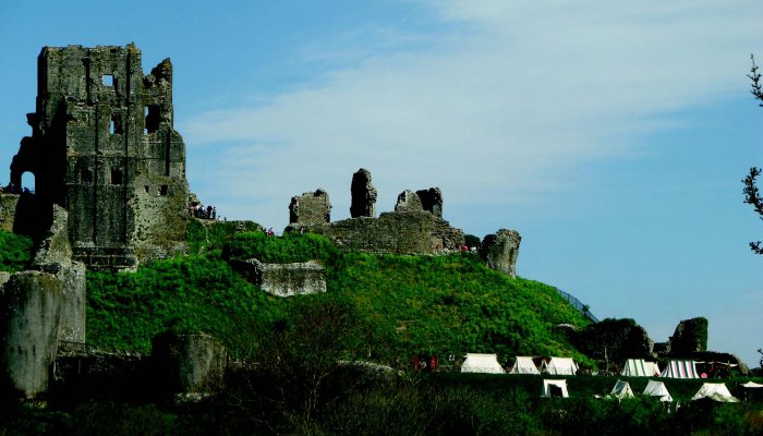 Corfe Castle - image {image:count}
