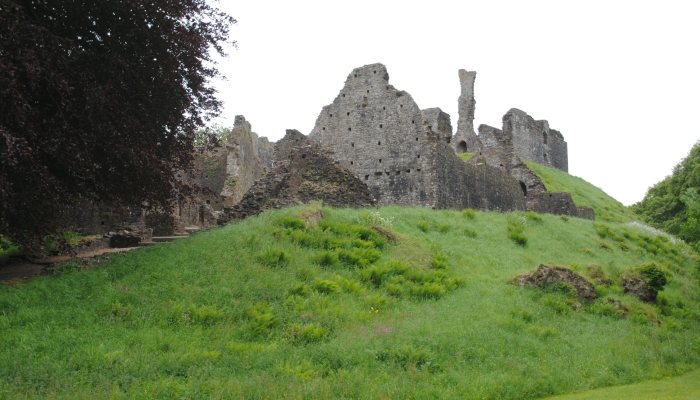 Okehampton Castle - image {image:count}