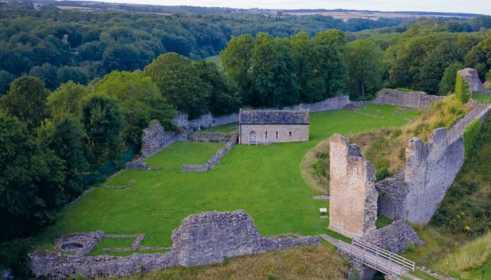 Pickering Castle - image {image:count}