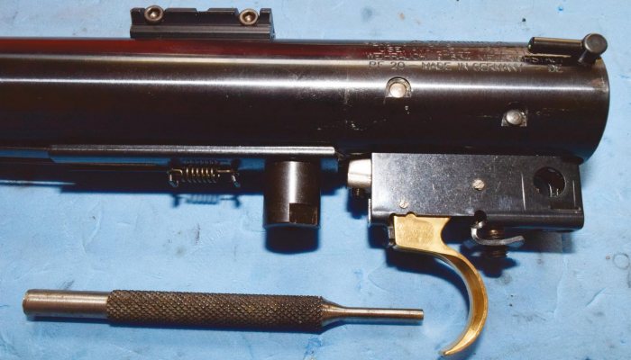 FITTING A NEW AIR RIFLE SPRING - image {image:count}