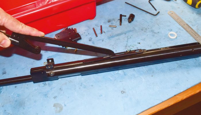 FITTING A NEW AIR RIFLE SPRING - image {image:count}