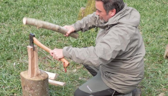 Safe Axe Usage - image {image:count}