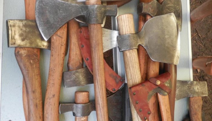 Safe Axe Usage - image {image:count}