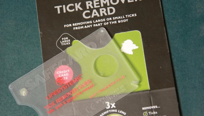 Tick remover card - image {image:count}