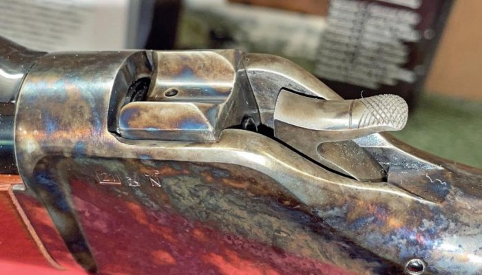 Uberti Courtney Hunter - image {image:count}