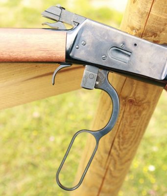 Rossie lever-action rifle - image {image:count}