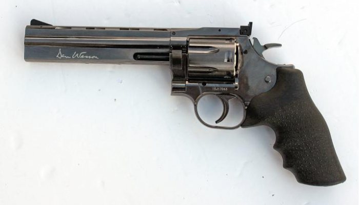 Dan Wesson 715 CO2 revolver - image {image:count}
