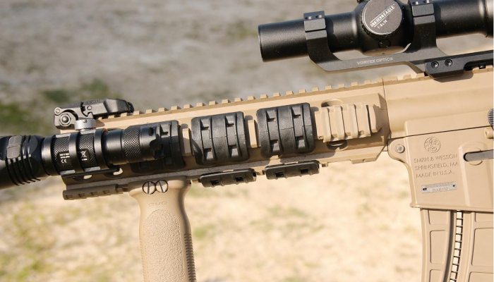 Smith and Wesson M&P 15/22 TB - image {image:count}