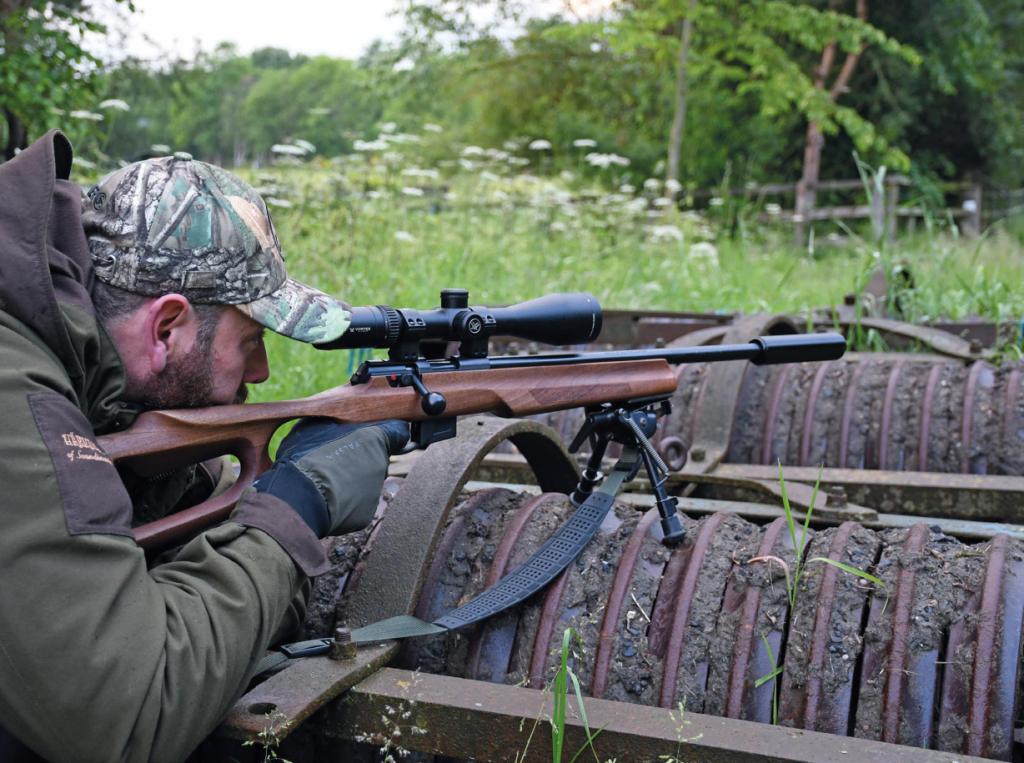 ANSCHUTZ 1761 RIFLE, WALNUT THUMBHOLE STOCK