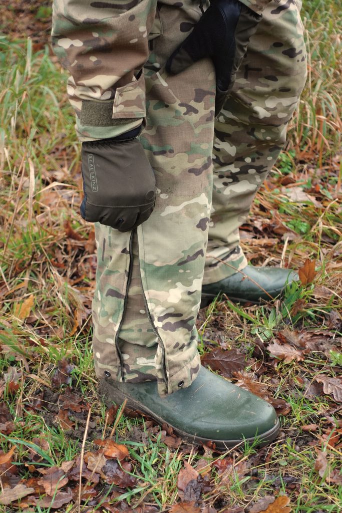 Side zip from knee to ankle on the C310 trousers