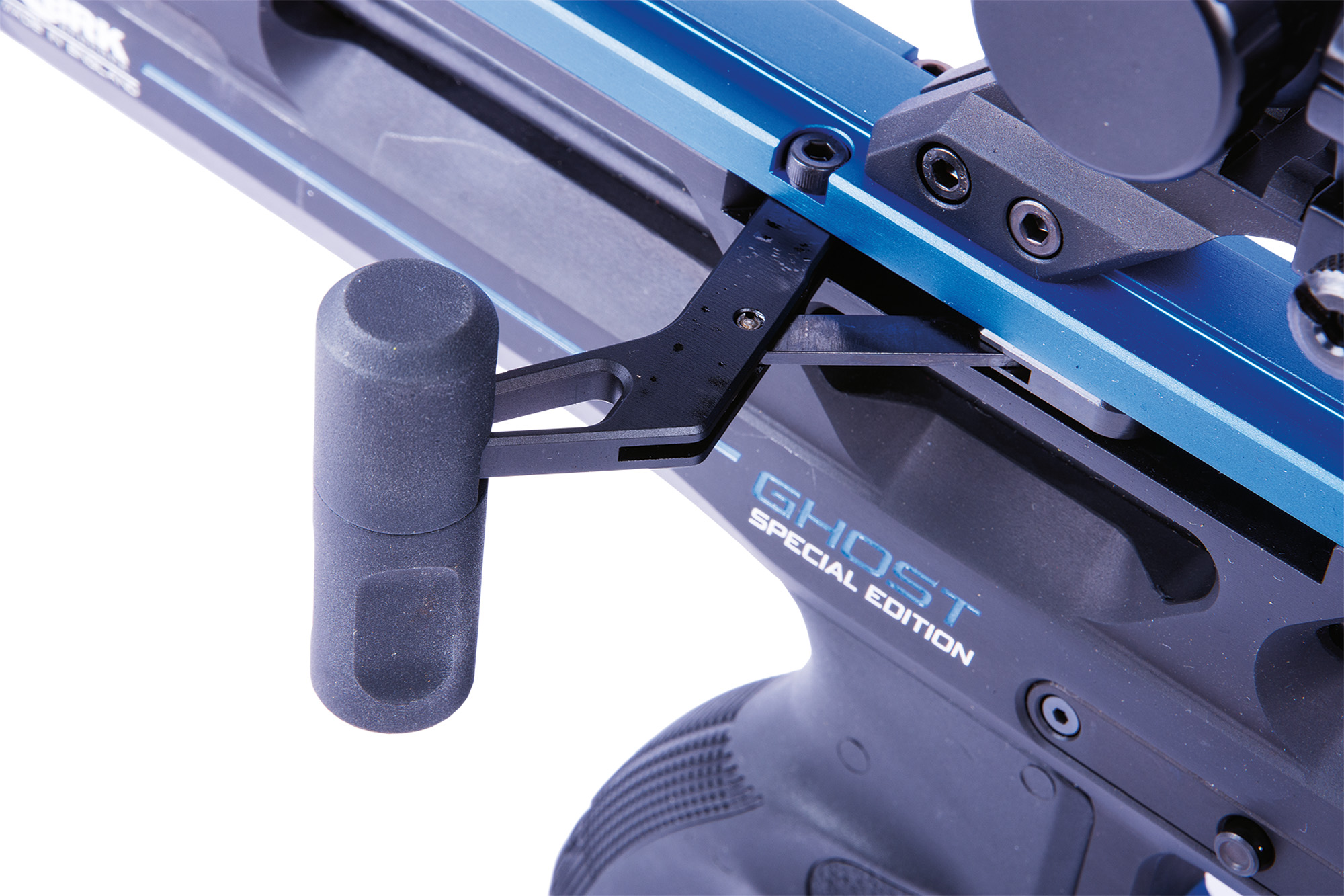 A close-up of the short-stroke, drop-down side-lever on the Ghost SE.