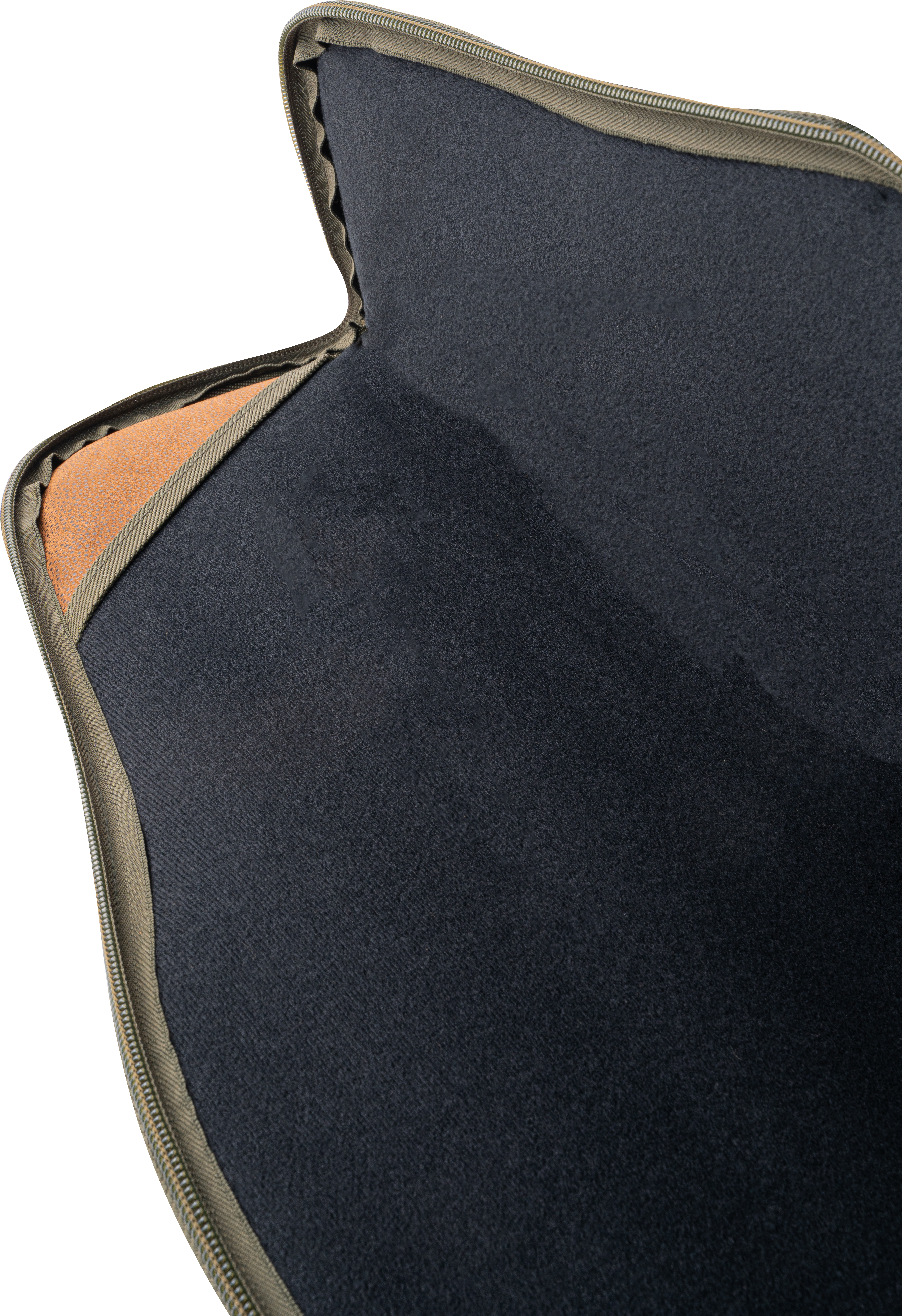 The zipped and padded side pouch for storing accessories on the Jack Pyke slip.