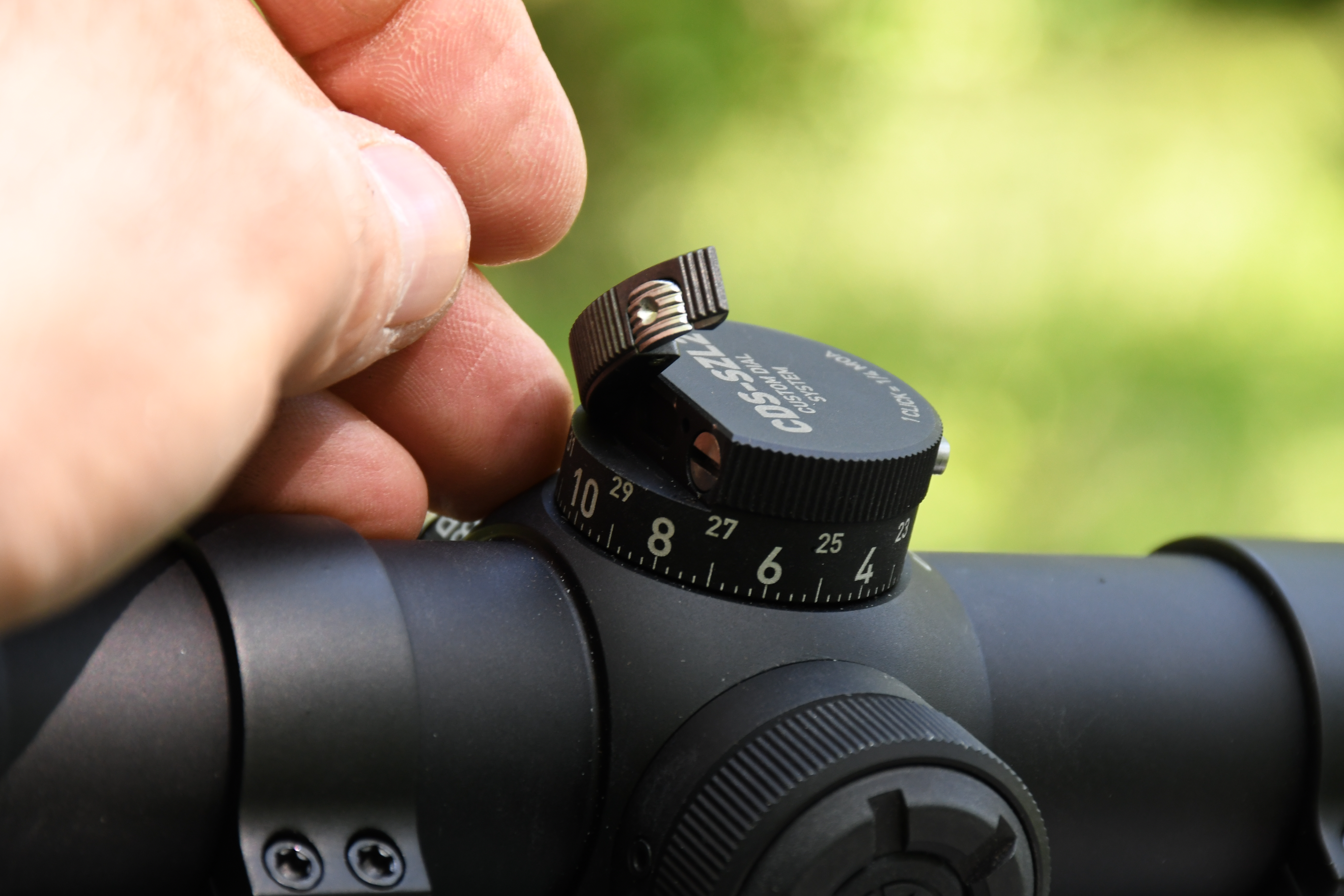 Detail of the Leupold SpeedSet system for tool-less zeroing