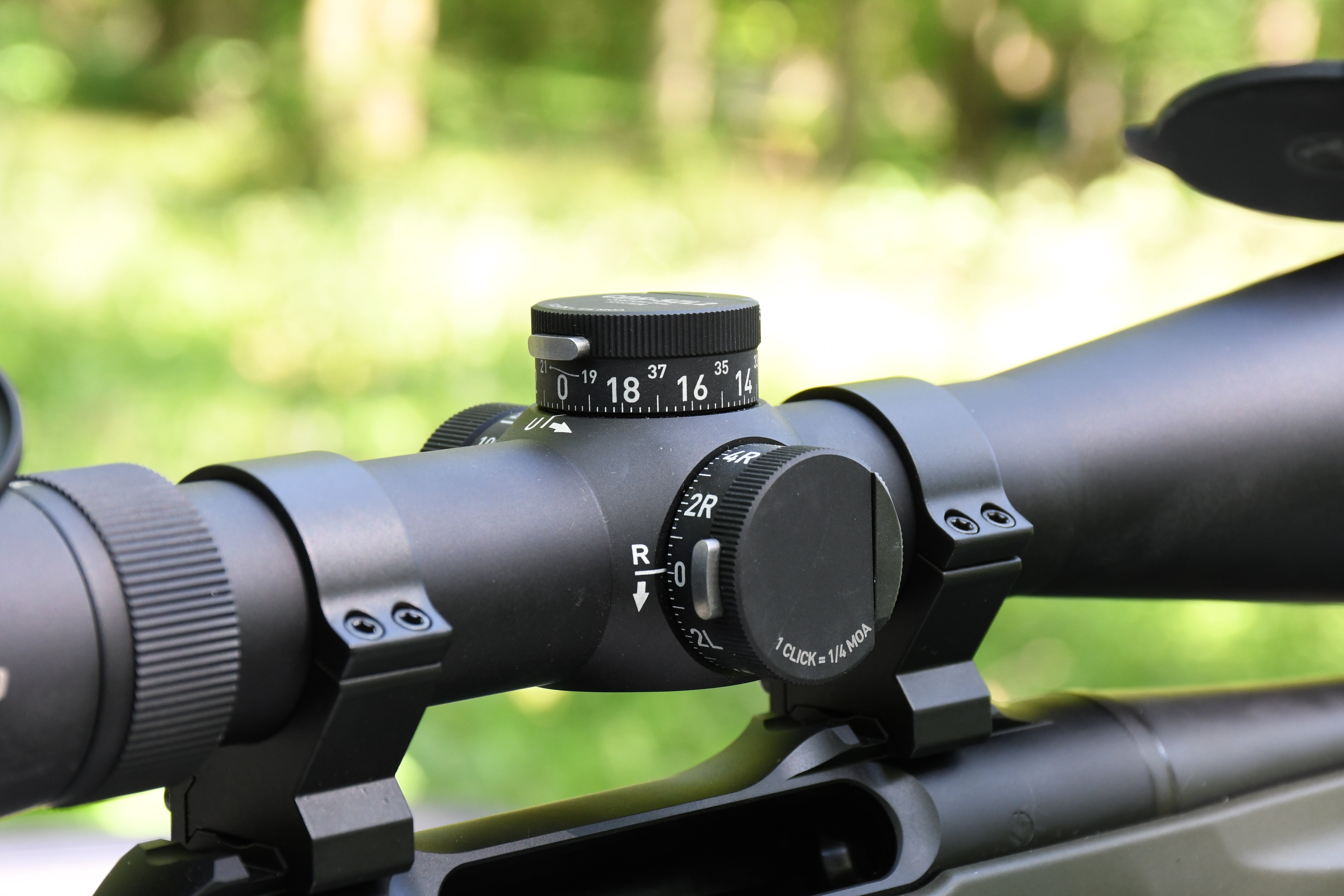 Magnification ring and throw lever on the Leupold VX-6HD