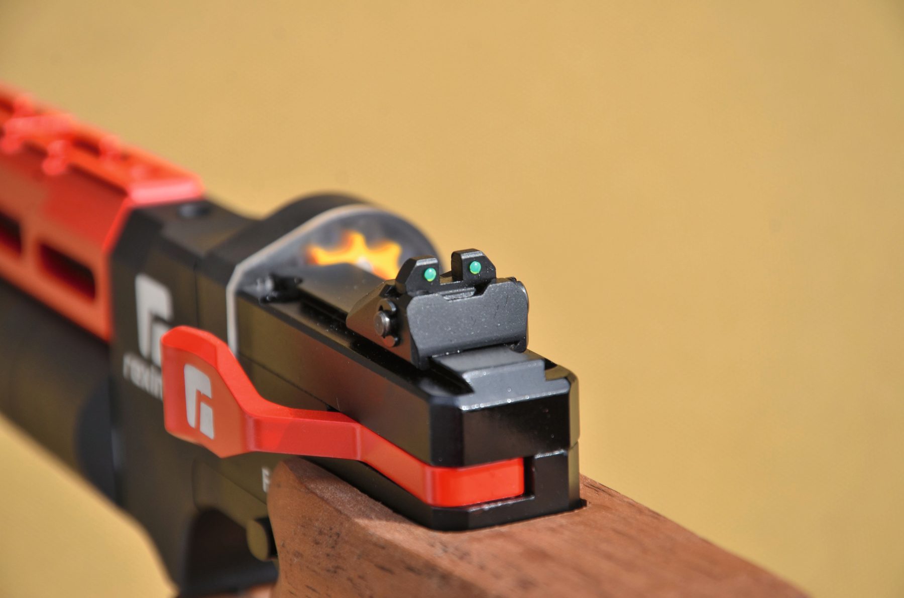 The removable, windage-adjustable fibre-optic rearsight on the Reximex Mito Race