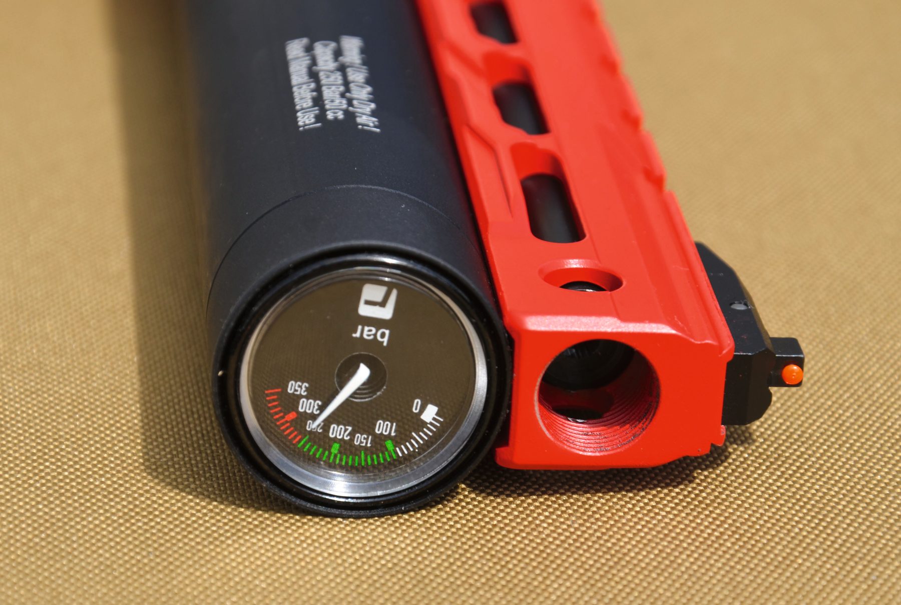 The manometer recessed into the front of the Reximex Mito Race cylinder